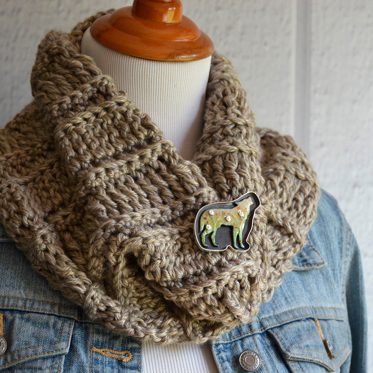 Bear Pendant Brooch - Prairie Garden Limited Edition